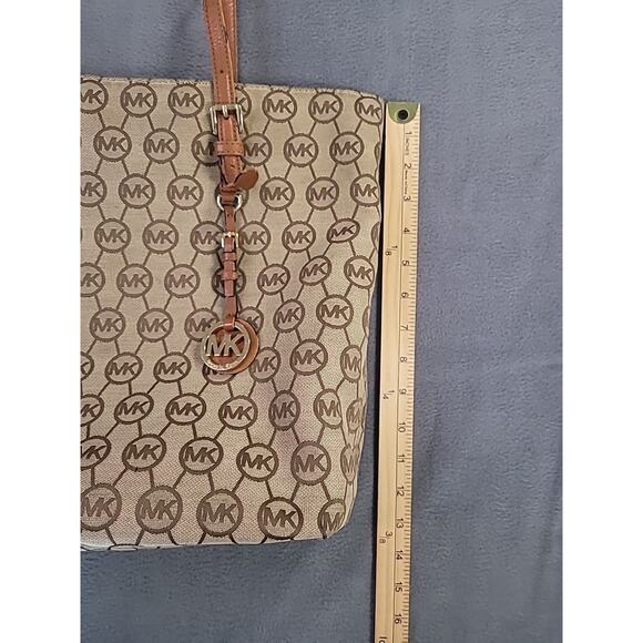 Michael Kors MK Beige & Brown Tote – Classic Shoulder Bag – Tons of Pockets - Picture 9 of 16
